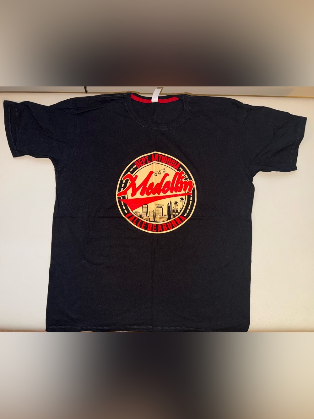 Medellín Logo Short Sleeve Crewneck T-Shirt - Black/Red